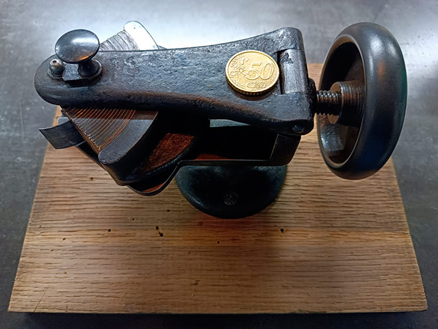 Machine à cintrer les filets. Cintreuse1.jpg