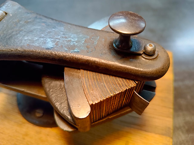 Machine à cintrer les filets. Cintreuse4.jpg