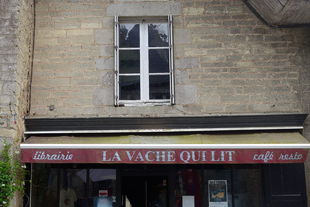 VacheQuiLit.jpg
