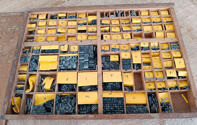 Casse parisienne Freinet ouverte. CasseFreinetRevue1.jpg