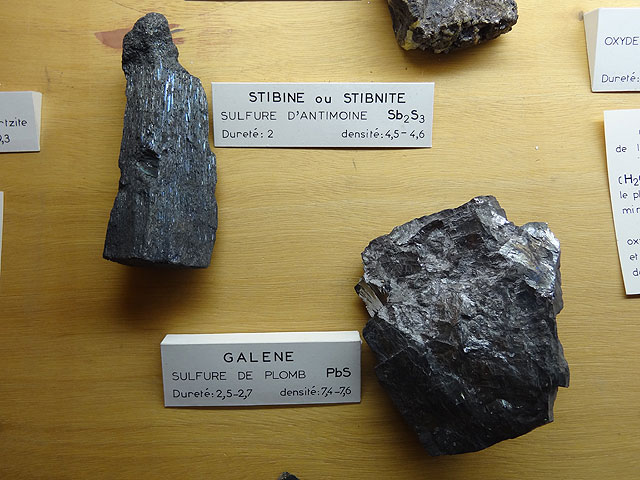 Stibine et galène.