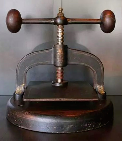 E-Ravasse-PresseACopier01.jpg